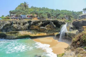 Banyu Tibo Beach, an Amazing Natural Tourism Destination in Pacitan