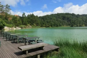 Lake Linow, Natural Tourism in Tomohon with Water that Can Change Color
